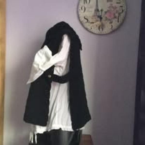 Vesta neagra cu guler